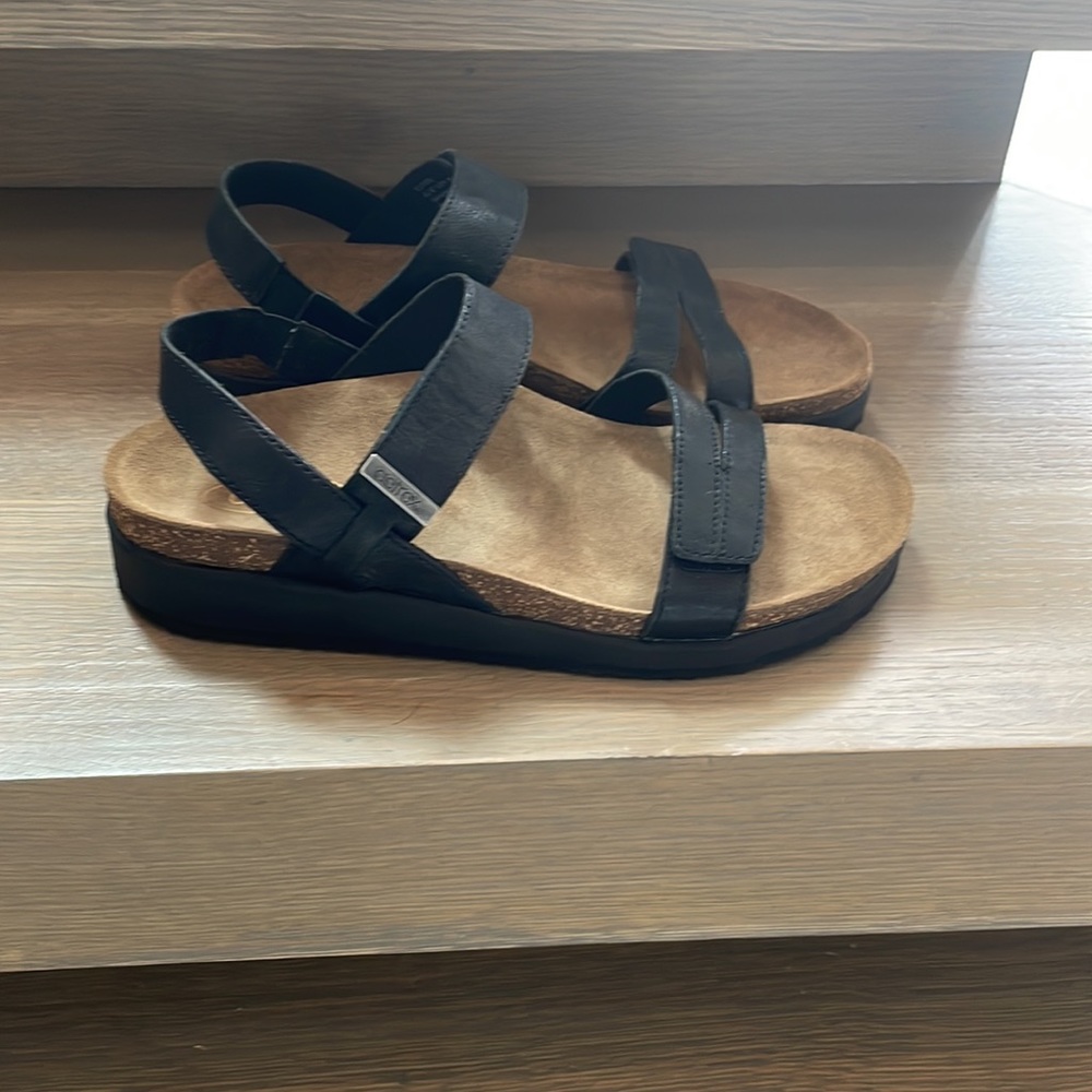 Aetrex Bethany Adjustable Quarter Strap in Black